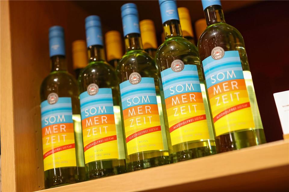 Immer mehr Winzer bieten alkoholfreien Wein an. (Archivbild)Daniel Löb/dpa