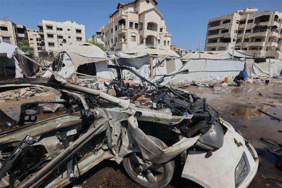 Immer neue israelische Militärschläge machen das Leben im Gazastreifen zur Herausforderung. Yousef Al Zanoun/AP/dpa