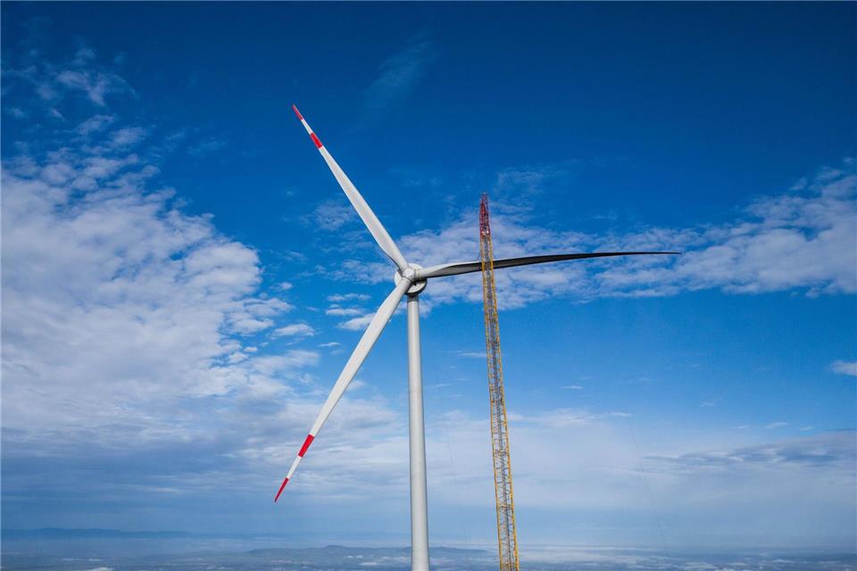 Immer weitere Windräder werden in Baden-Württemberg errichtet. (Archivbild) Philipp von Ditfurth/dpa