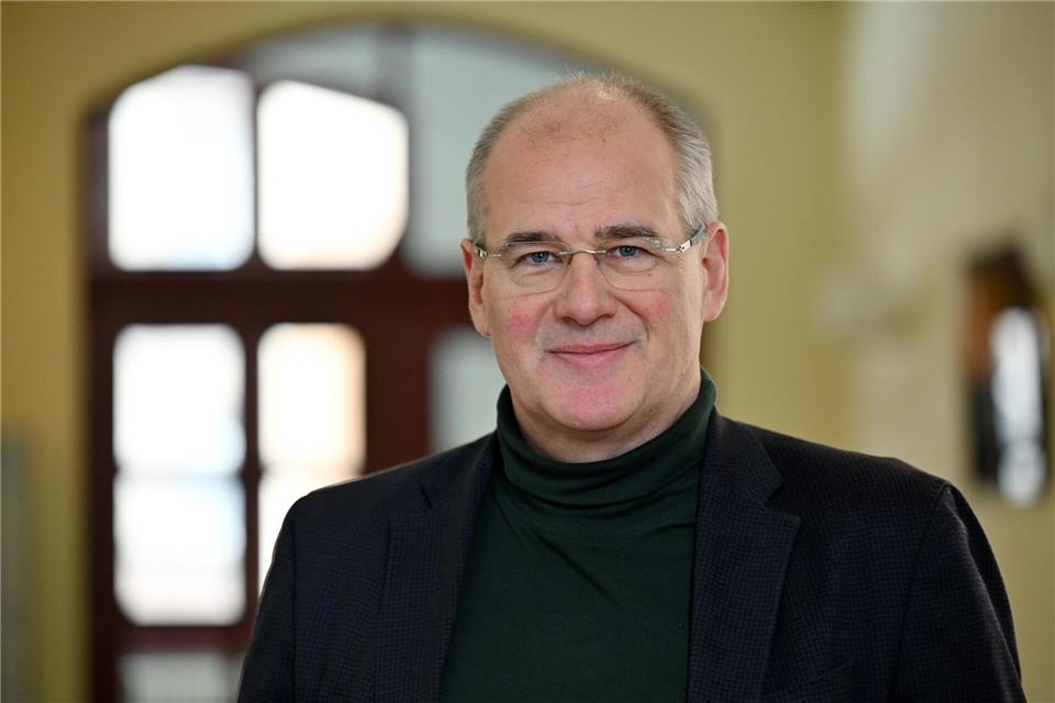 Immer wieder erhält Landrat Matthias Jendricke (SPD) Drohungen, teils mit Bezug auf ein umstrittenes Arbeitsprojekt für junge Bürgergeldempfänger. (Archivbild) Martin Schutt/dpa