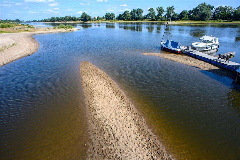 Immer wieder führt Trockenheit zu stark sinkenden Wasserpegeln in Flüssen und Seen. (Archivbild)Klaus-Dietmar Gabbert/dpa