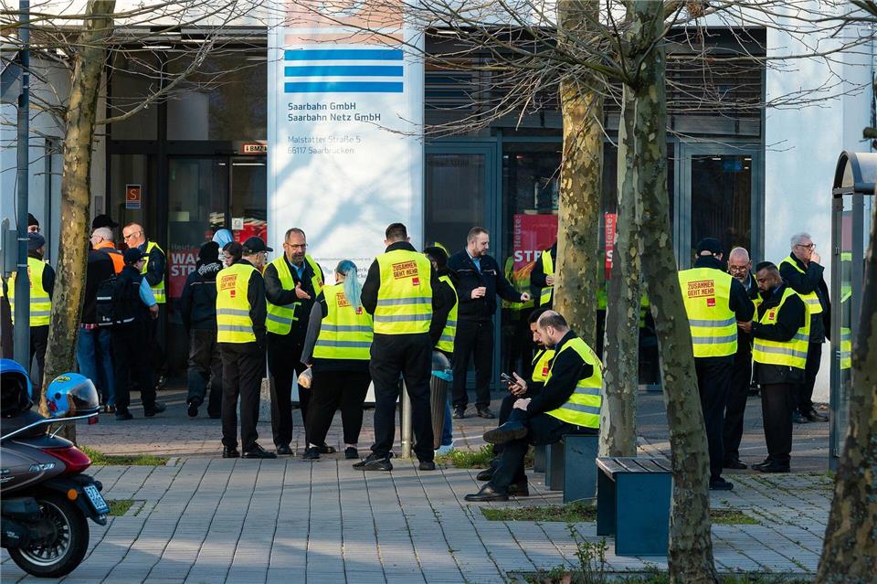 Immer wieder gab es bei der Saarbahn Warnstreiks. (Symbolbild)Laszlo Pinter/dpa