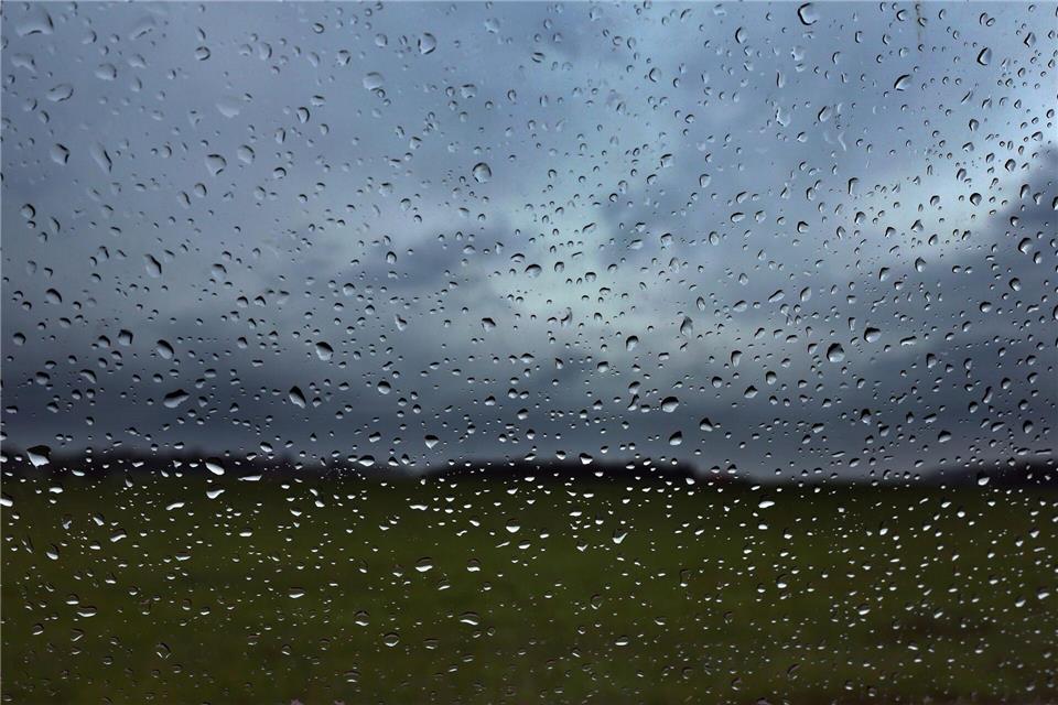 Immer wieder ist in Rheinland-Pfalz und dem Saarland mit Regenfällen zu rechnen. (Symbolbild)Karl-Josef Hildenbrand/dpa