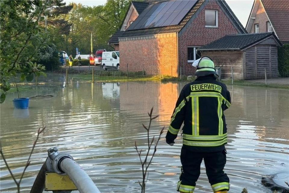 Immer wieder kam es in den vergangenen Jahren an der Coesfelder Straße und in Nebenstraßen zu Rohrbrüchen, die teils Überflutungen von Straßen oder Gärten zur Folge hatten, wie hier im April 2024.