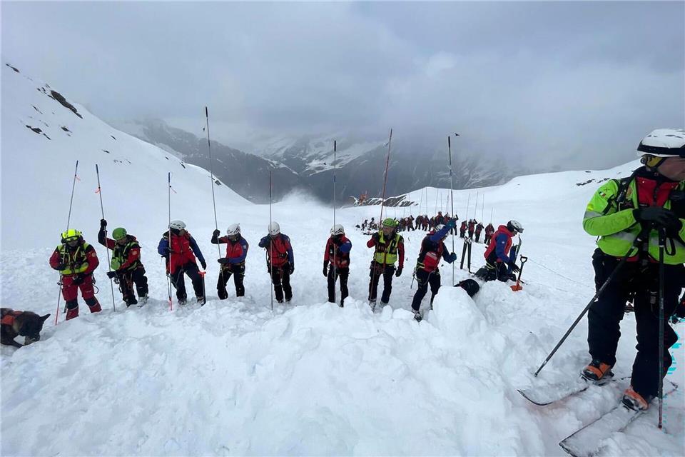 Immer wieder mussten diesen Winter Rettungsdienste ausrücken.-/Italienische Bergwacht/dpa