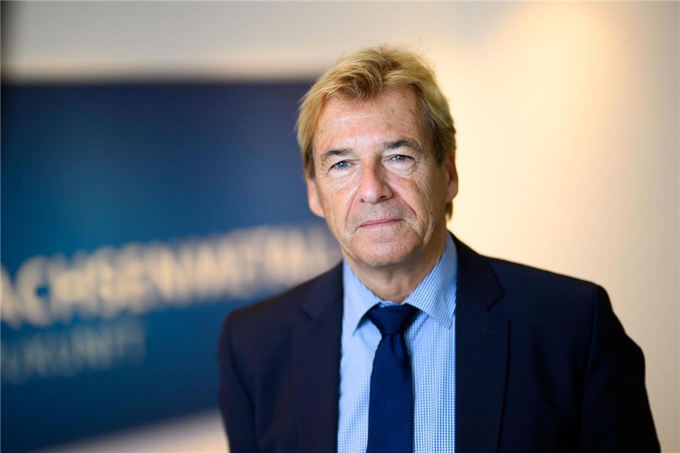 Immer wieder schlechte Nachrichten: Verbandschef Schmidt sagt, er komme sich angesichts der Lage der Industrie manchmal wie ein „Krisenonkel“ vor. Die aktuellen Zahlen ließen ihm jedoch wenig Spielraum. (Archivbild)Julian Stratenschulte/dpa