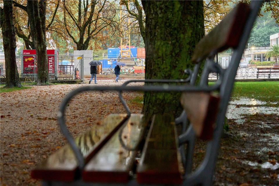 Mildes Herbstwetter in Rheinland-Pfalz und Saarland Immer wieder soll es regnen, trotzdem können sich die Menschen auf mildere Temperaturen freuen. (Symbolbild)Sascha Ditscher/dpa