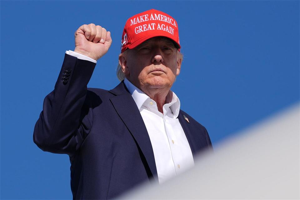Immer wieder sorgt Trump mit ähnlichen Provokationen für Aufruhr.Julia Demaree Nikhinson/AP/dpa