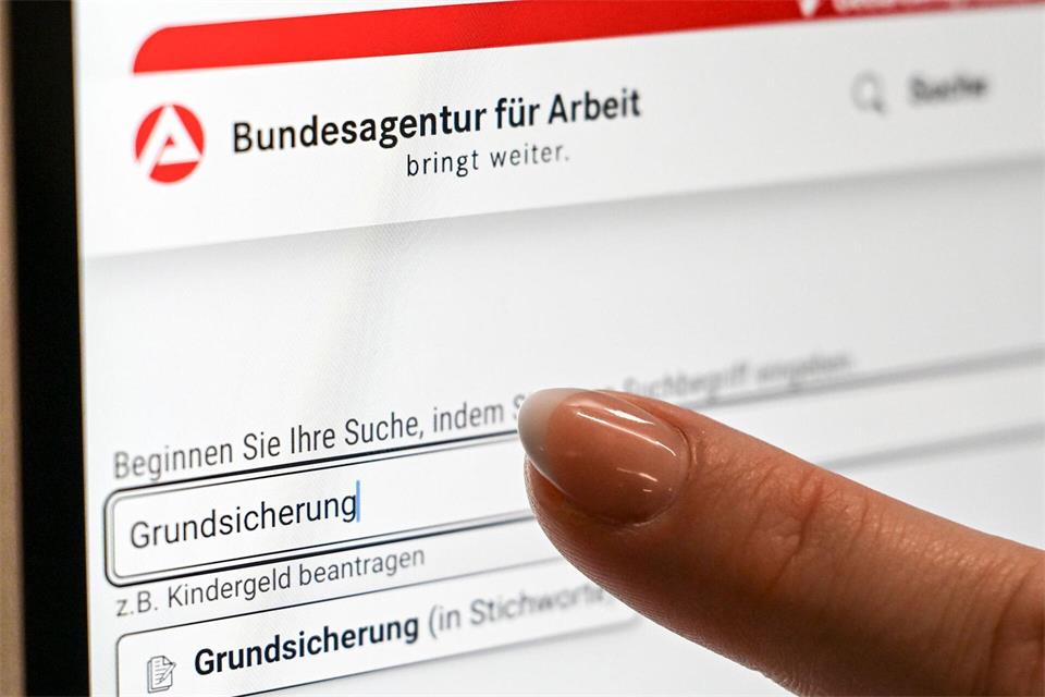 Immer wieder wird Grundsicherung in betrügerischer Absicht beantragt. (Symbolfoto)Jens Kalaene/dpa