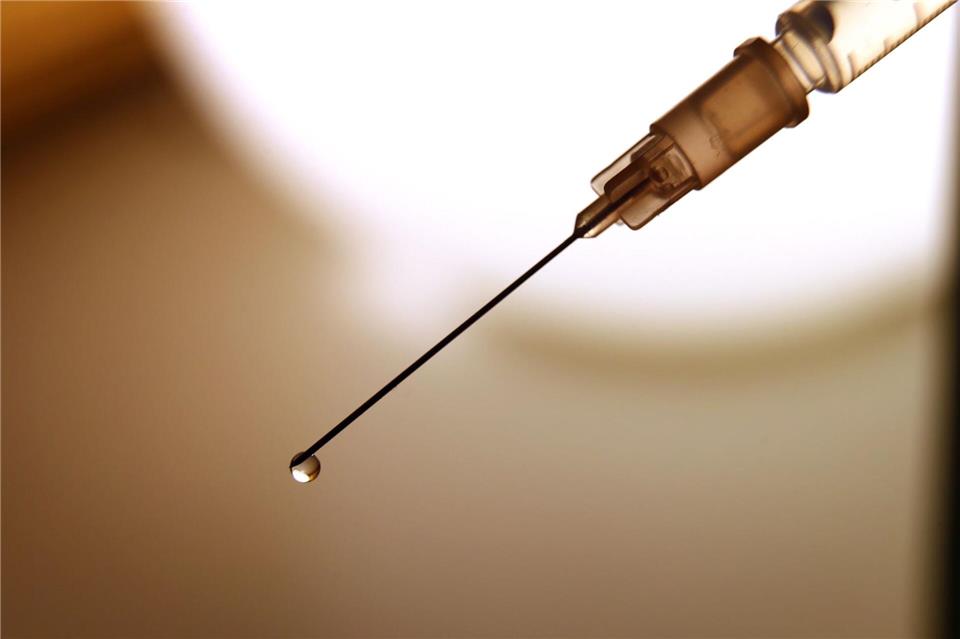 Impfen statt ärgern: Hepatitis-Viren sind in vielen Reiseländern ein Risiko – mit Impfung und Hygiene lässt sich viel abfangen.picture alliance/dpa