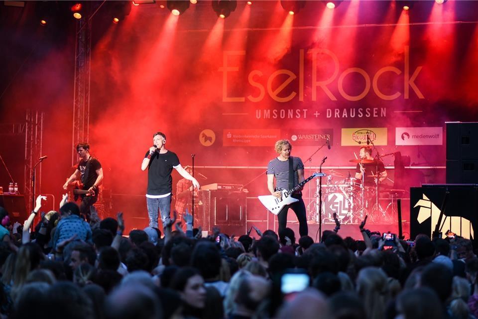 In 15 Jahren hat sich das Eselrock-Festival über Wesels Grenzen hinaus einen Namen gemacht. Das Foto zeigt Kasalla 2019. FOTO: Lars Fröhlich