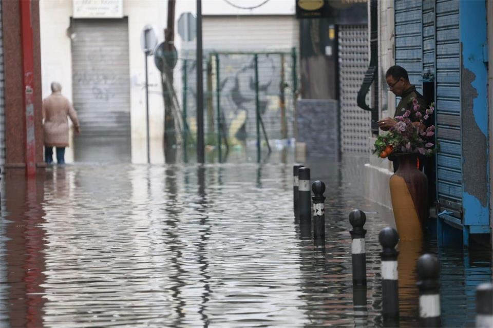 In Algeciras und an vielen anderen Orten entlang der spanischen Mittelmeerküste liefen Wohnungen und Geschäfte im Erdgeschoss voll Wasser. Nono Rico / Europa Press/EUROPA PRESS/dpa