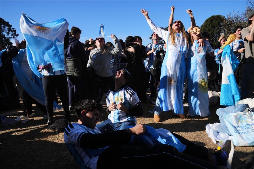 In Argentinien ist die Begeisterung nach dem dramatischen Sieg gegen Ägypten groß.Rodrigo Abd/AP/dpa