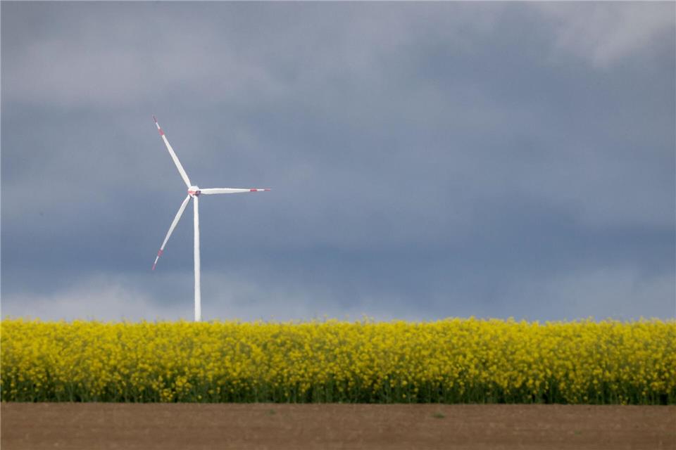 In Baden-Württemberg drehen sich langsam etwas mehr Windräder. Allerdings immer noch deutlich zu wenige, kritisieren Experten. (Archivbild)Thomas Warnack/dpa