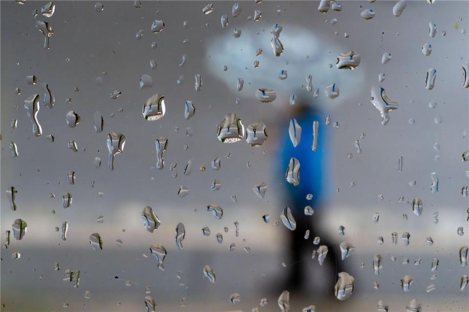 In Bayern stehen regnerische Tage bevor. (Symbolbild)Pia Bayer/dpa