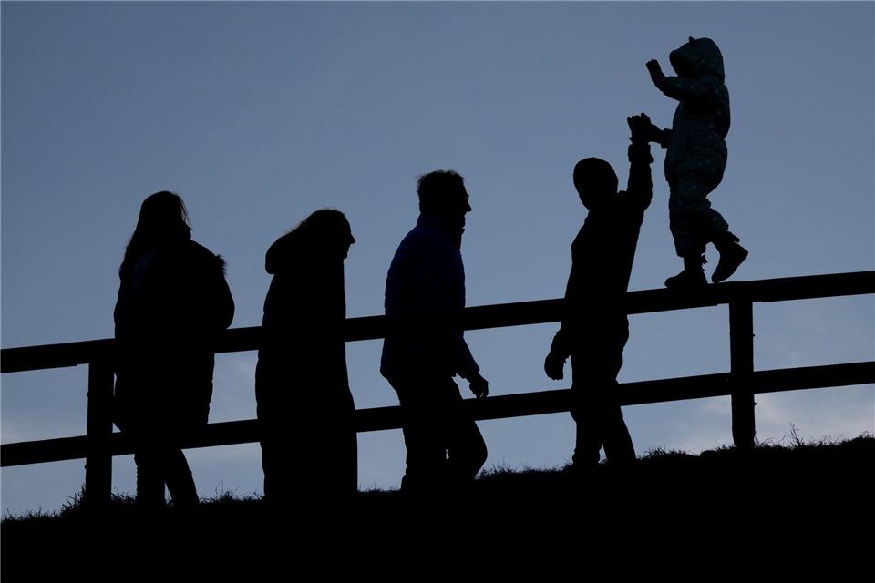 In Bayern werden laut dem Landesamt für Statistik jedes Jahr 130.000 Menschen zu ihren Arbeits- und Lebensbedingungen befragt. (Symbolbild)Sven Hoppe/dpa