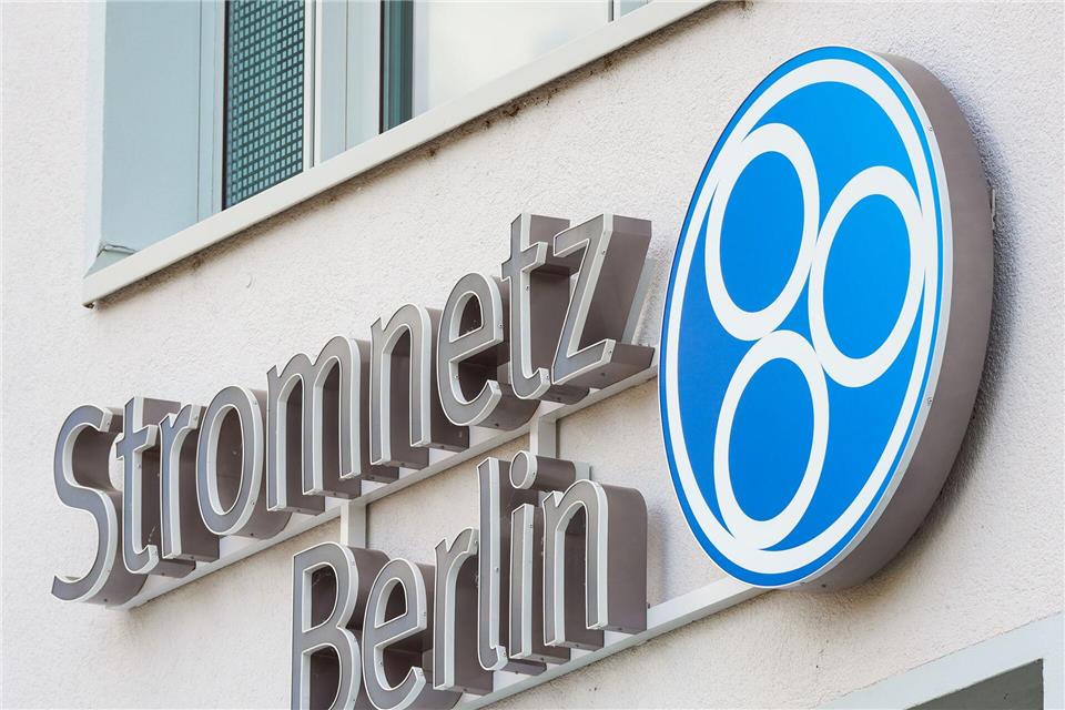 In Berlin-Friedrichshain waren mehrere Straßenzüge kurzzeitig ohne Strom. Inzwischen sind die Probleme behoben. (Archivbild)Soeren Stache/dpa