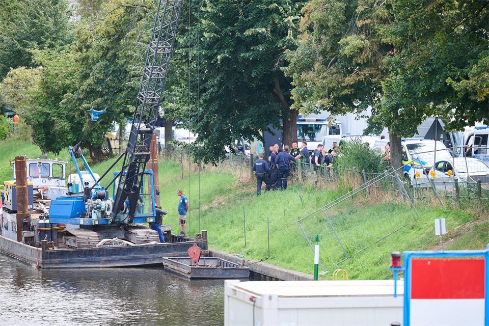 In Berlin-Neukölln ist auf dem Grund des Schifffahrtskanals eine Fliegerbombe gefunden worden.Annette Riedl/dpa