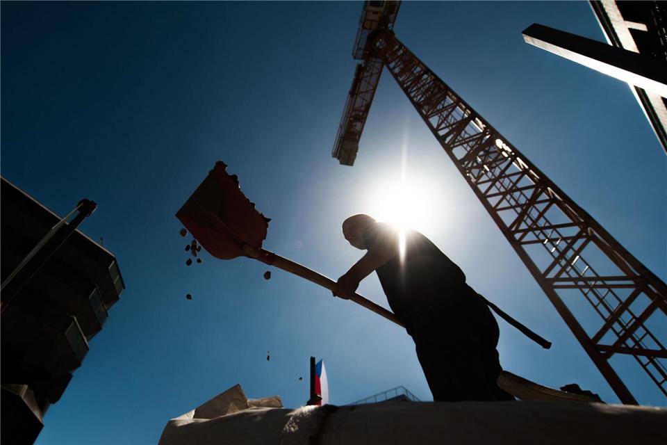 Wirtschaft in Berlin gewachsen - Minus in Brandenburg In Berlin ist das Bruttoinlandsprodukt im ersten Halbjahr gewachsen, in Brandenburg gab es ein Minus von 1,0 Prozent. (Symbolbild)picture alliance/dpa