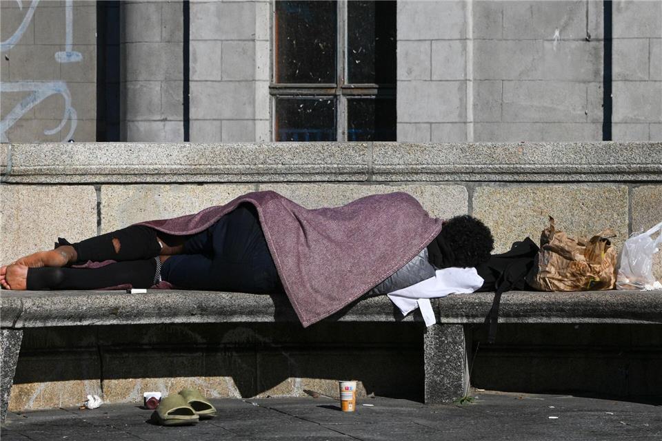 In Berlin sind viele Menschen obdachlos. (Archivbild) Jens Kalaene/dpa