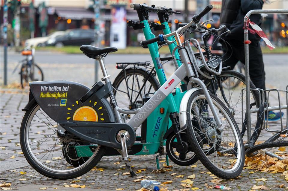 In Berlin soll Nextbike Gebühren für die Nutzung des Straßenraums zahlen - für Anbieter von E-Scootern galt das in der Bundeshauptstadt bereits. (Archivbild)Monika Skolimowska/dpa-Zentralbild/dpa