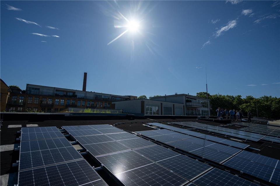 Berlin hat beim Ausbau der Solarenergie noch viel vor In Berlin soll bis 2035 ein Viertel des erzeugten Stroms aus der Solarenergie kommen. (Archivbild)Monika Skolimowska/dpa