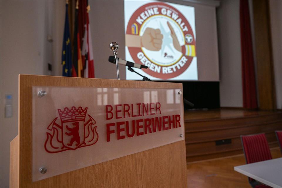 In Berlin startete im Juni 2023 die Kampagne „Keine Gewalt gegen Retter“. (Symbolbild)Hannes P. Albert/dpa