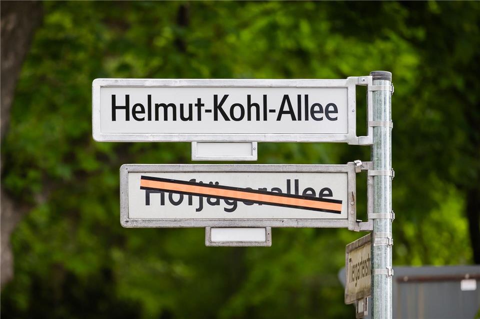 In Berlin trägt eine Allee nun den Namen von Helmut Kohl.Christoph Soeder/dpa