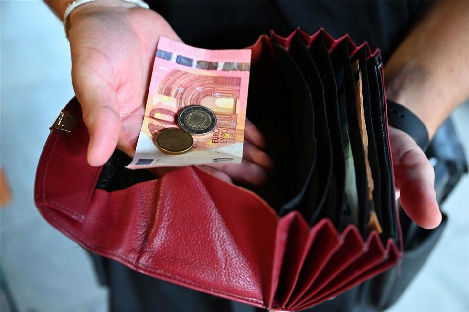 In Berlin und Brandenburg sind die Löhne im vergangenen Jahr stärker gestiegen als die Preise. (Symbolbild)Felix Hörhager/dpa