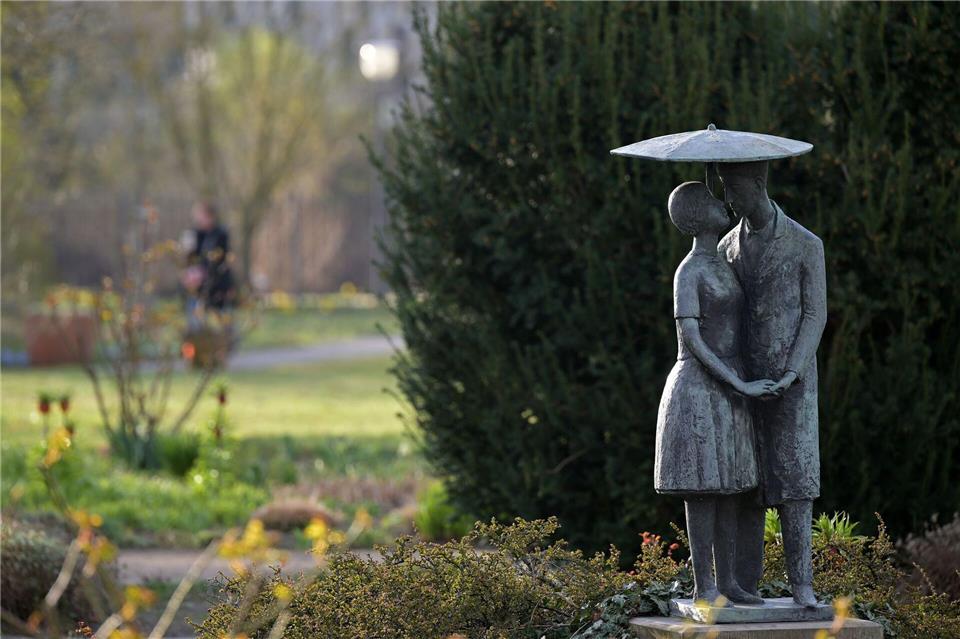 In Berlin und Brandenburg wechseln sich freundliche Phasen und Regen ab. Am Samstag erwarten die Wetterexperten wieder milde Temperaturen bis zu 17 Grad. (Archivbild)Michael Bahlo/dpa