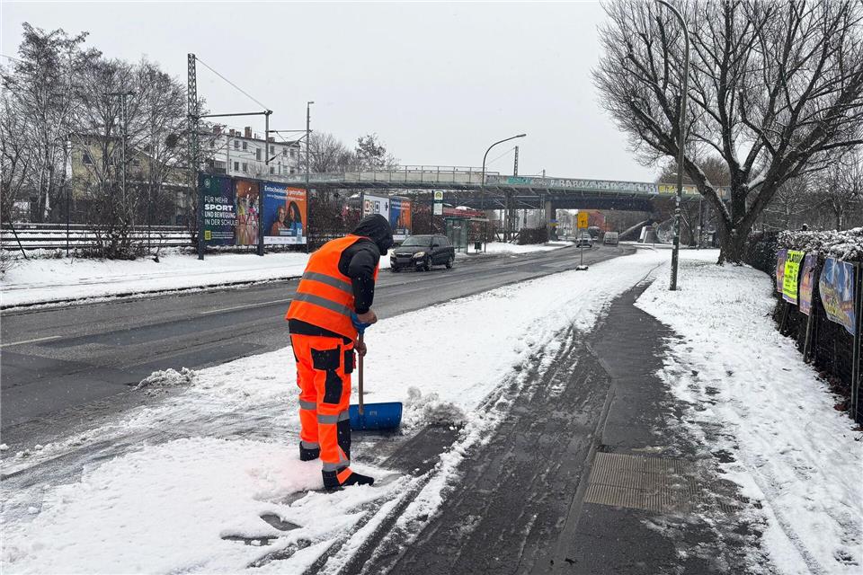 In Berlin und Brandenburg werden mehrere Zentimeter neuer Schnee erwartet.Oliver von Riegen/dpa
