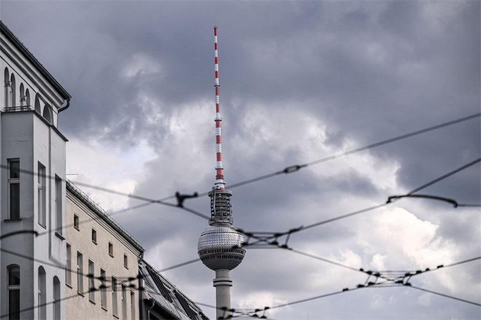 In Berlin und Brandenburg wird es windig und regnerisch. (Archivbild)Britta Pedersen/dpa