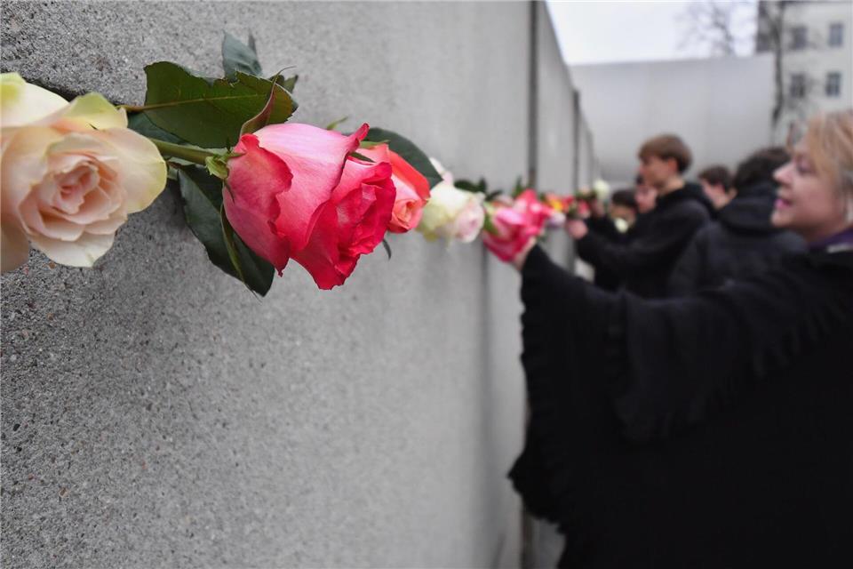 In Berlin wird an den Mauerfall 1989 erinnert.Paul Zinken/dpa