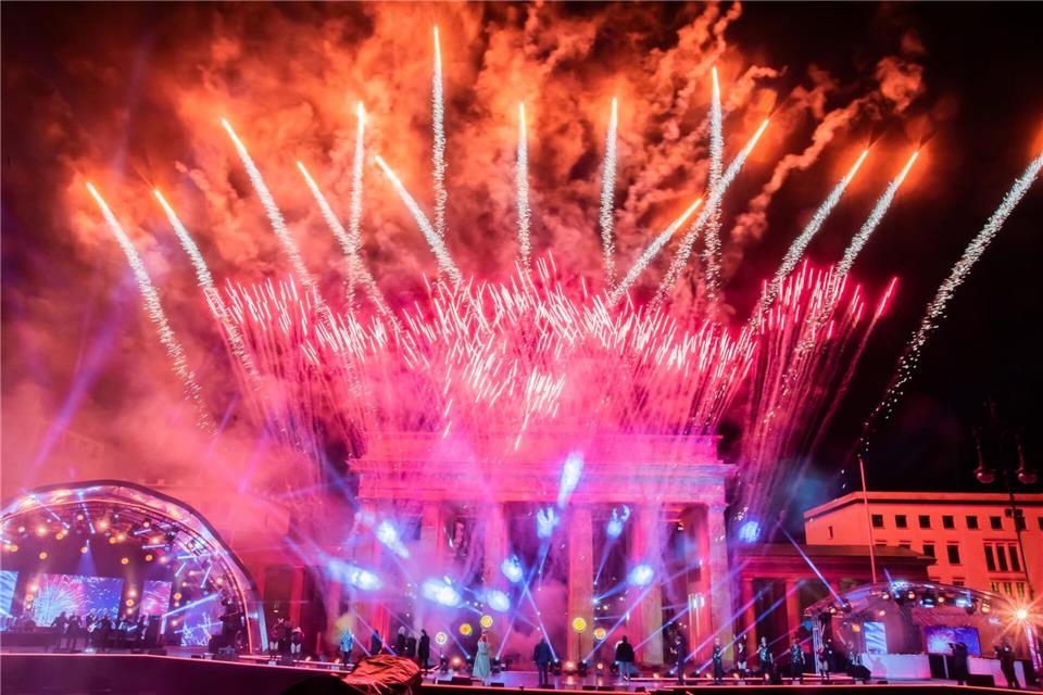 Krach hält Förderabsage an Silvesterparty für falsch In Berlin wird rege debattiert, was genau zu Silvester am Brandenburger Tor passieren soll. (Archivbild) Christoph Soeder/dpa