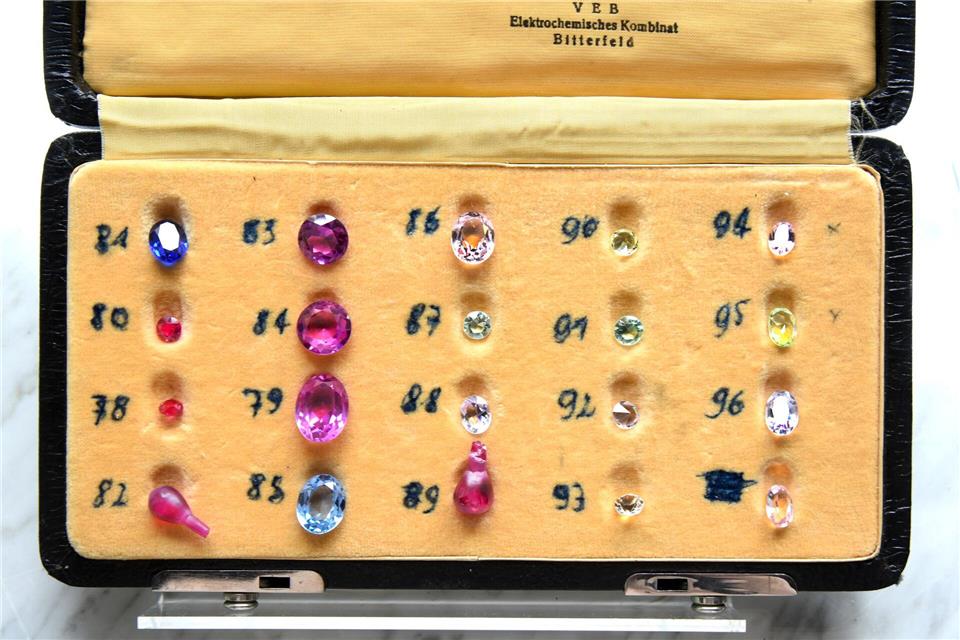 In Bitterfeld wurden Edelsteine für den regionalen als auch den weltweiten Vertrieb hergestellt. Waltraud Grubitzsch/dpa