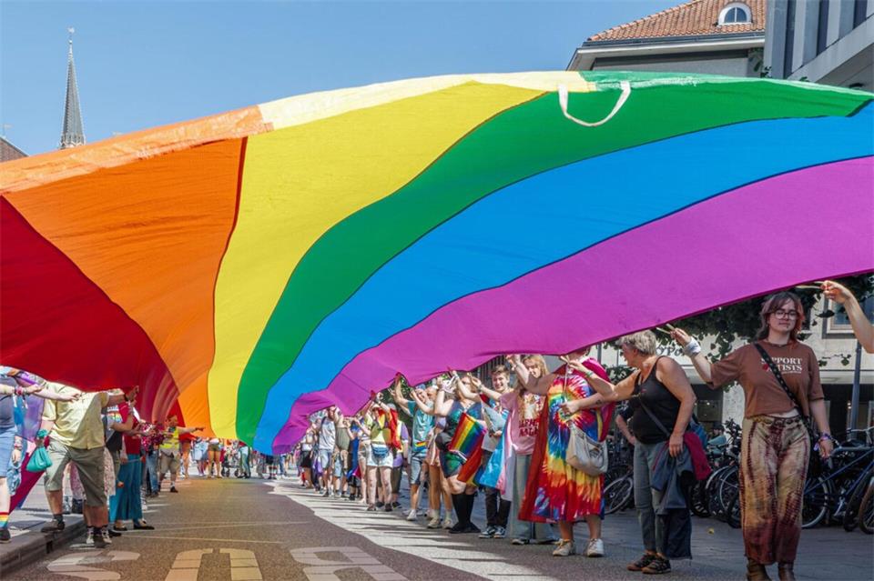 In Bocholt stehen die Teilnehmer des nächsten CSD in den Startlöchern. Innerhalb von Bocholt muss daher auch mit Verkehrsbehinderungen gerechnet werden. 