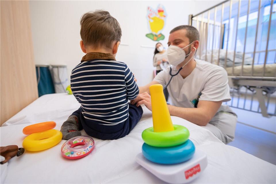 In Bocholt wurde eine Kinderarztpraxis geschlossen und der Sitz nach Vreden verkauft. Die Eltern müssen sich selbst um einen neuen Kinderarzt bemühen.