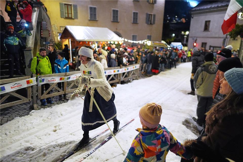 In Bormio steigt einmal im Jahr - und dieses Mal während Olympia - der sogenannte Palio delle Contrade.Rebecca Blackwell/AP/dpa
