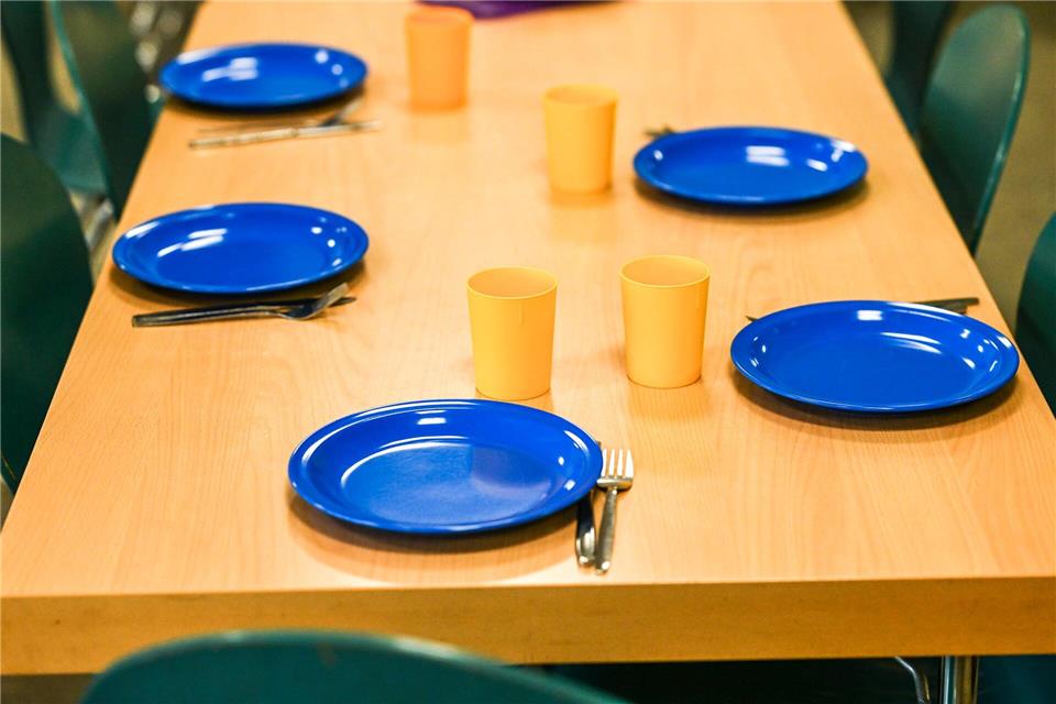 In Brandenburg fordert ein Bündnis ein gebührenfreies Schulessen für die Klassen 1 bis 6. (Symbolbild)Jens Kalaene/dpa