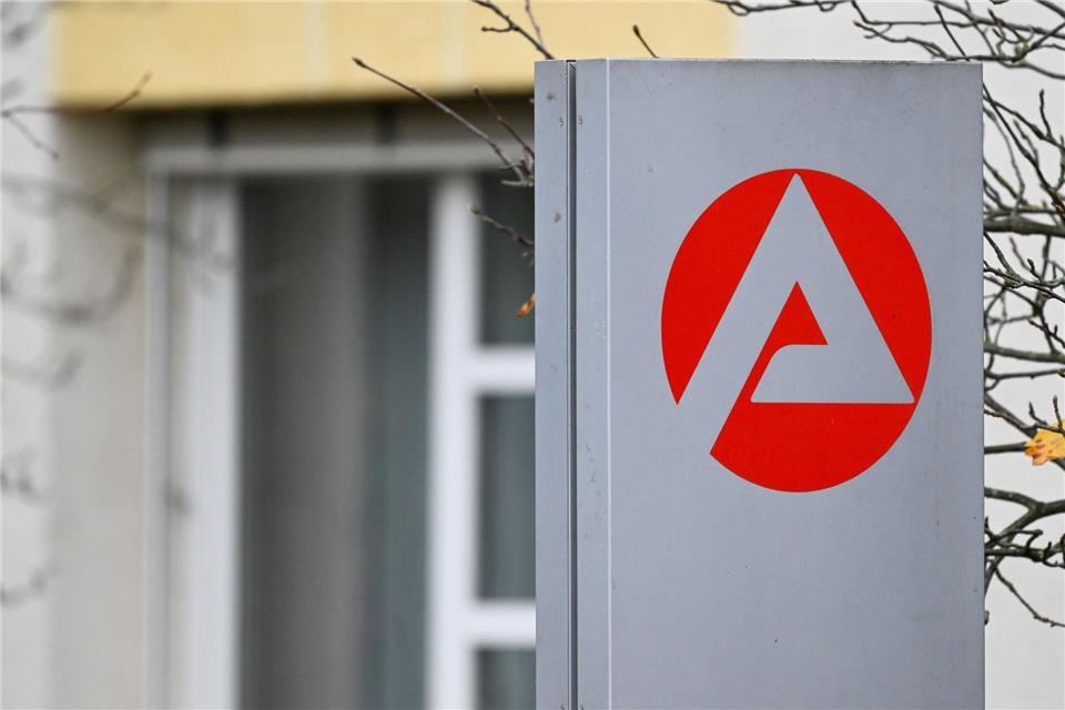 In Brandenburg gab es im August deutlich mehr Arbeitslose als im Vormonat. (Archivbild)Soeren Stache/dpa