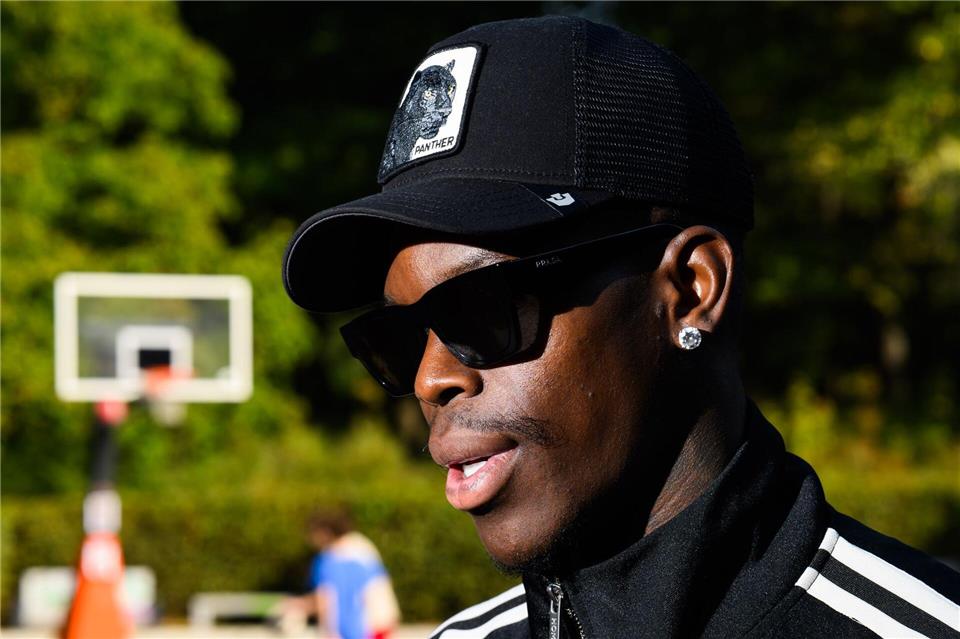 In Braunschweig sprach Dennis Schröder über die Ziele mit seinem neuen NBA-Team. Julian Stratenschulte/dpa