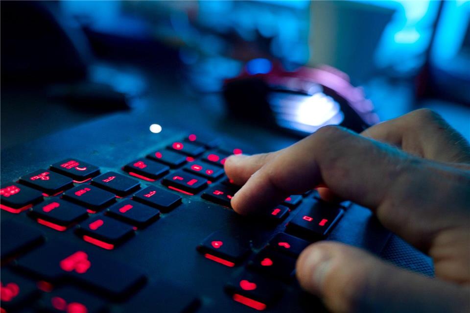 In Bremen wurden mehrere Einrichtungen wohl mit Spam-Mails geflutet. (Symbolbild) Nicolas Armer/dpa
