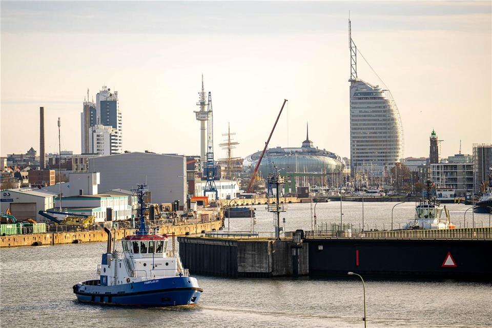 In Bremerhaven sind die Menschen im Bundesdurchschnitt besonders oft überschuldet. (Archivbild)Sina Schuldt/dpa