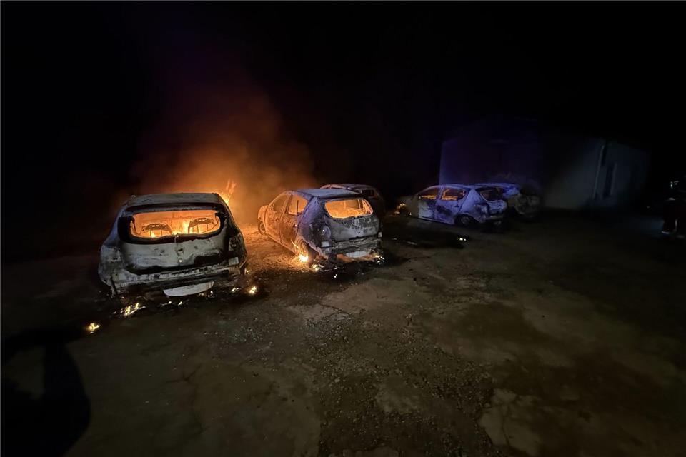 Brandserie in Bruchsal - Autos und Gartenhütte betroffen In Bruchsal haben mehrere Brände die Feuerwehr in Atem gehalten.Feuerwehr Bruchsal/dpa