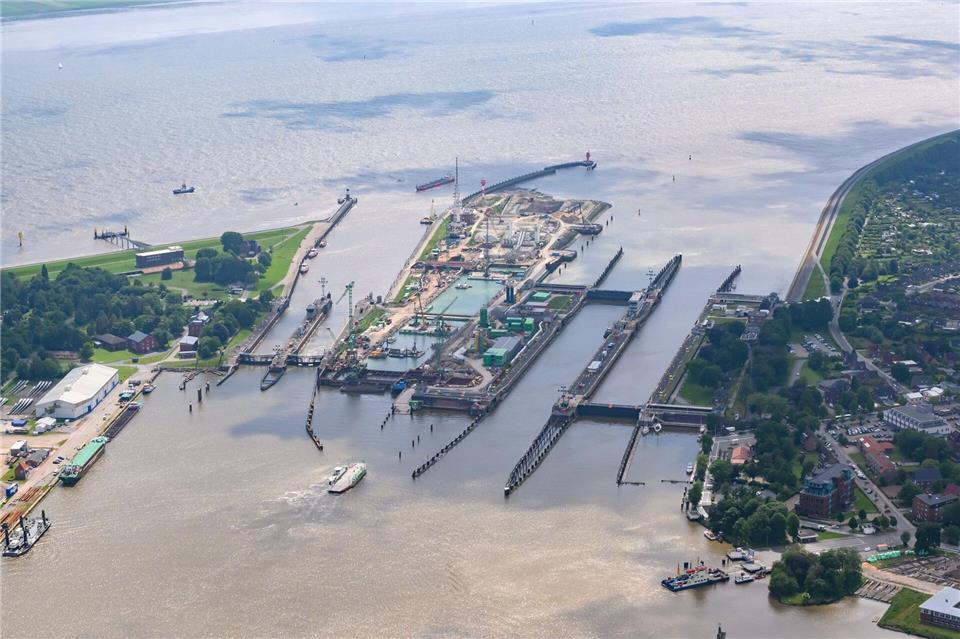 In Brunsbüttel entsteht derzeit eine 5. Schleusenkammer. (Archivbild)Jonas Walzberg/dpa