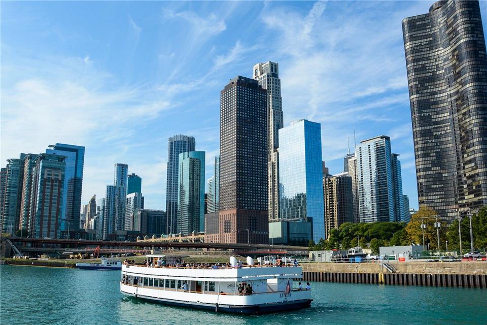 In Chicago beginnt die Route 66 und zieht sich über knapp 4.000 Kilometer bis nach Los Angeles.Ralf Johnen/dpa-tmn