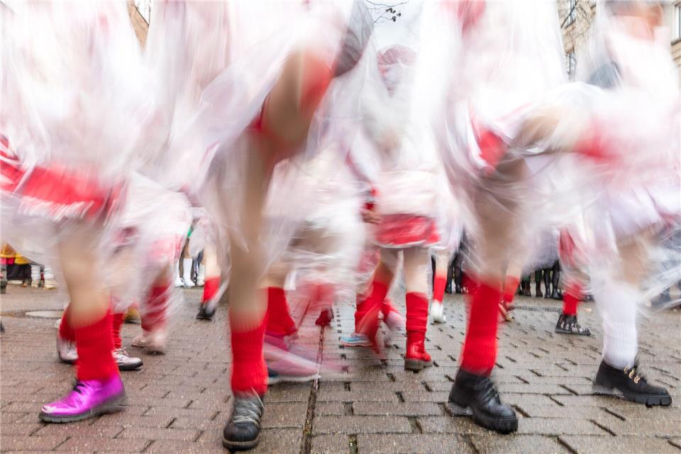 In Cottbus startet am Sonntag der Karnevalsumzug. (Archivbild)Frank Hammerschmidt/dpa