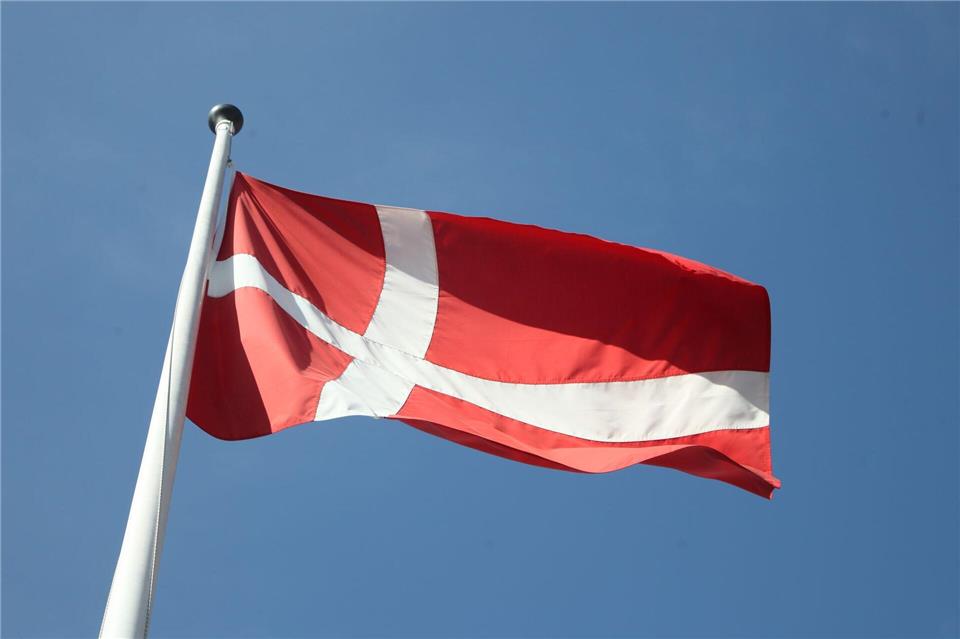 In Dänemark kam es zu einem Zugunfall. (Symbolbild)Steffen Trumpf/dpa