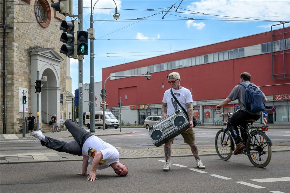 In Dessau gibt es jetzt eine besondere Ampel. Heiko Rebsch/dpa