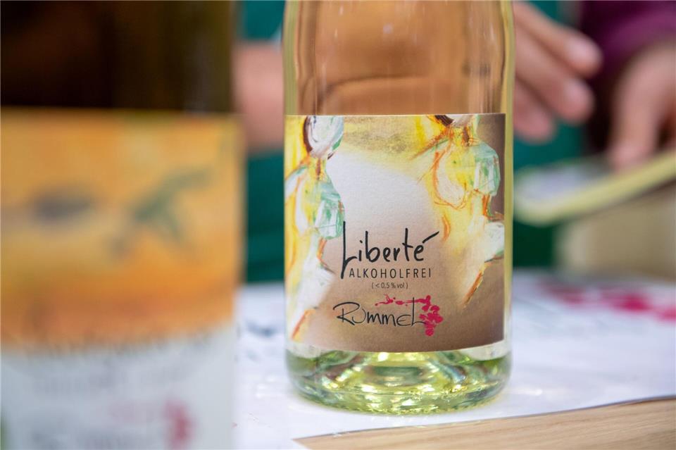 In Deutschland dürfen Weine aber als „alkoholfrei“ deklariert werden, wenn sie weniger als 0,5 Volumenprozent Alkohol enthalten.Zacharie Scheurer/dpa-tmn